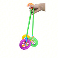 عجلة صغيرة بدفع يدوي