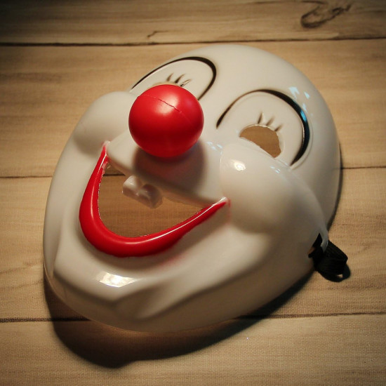 قناع المهرج المبتسم